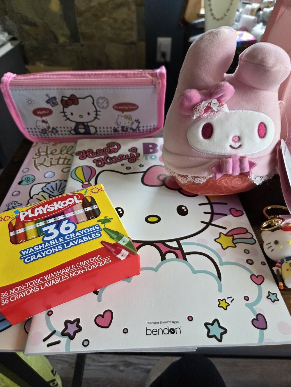 NWT 16 Plus Piece Little Girl Hello Kitty Artist Gift Set
